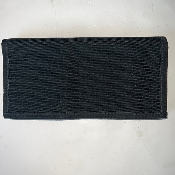 West Ridge Designs Six Pouch Travel Container Wallet - Picture 1 of 4